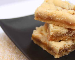 Blog Hop – Ooey Gooey Salted Caramel Shortbread Bars