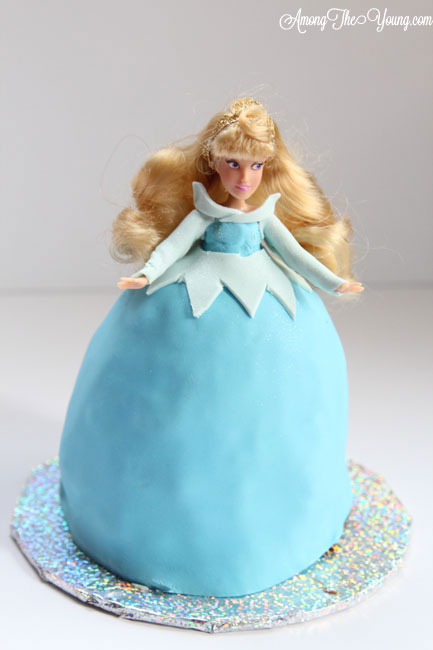 Order Beautiful Cinderella Cake Online, Price Rs.3199 | FlowerAura