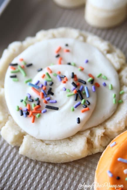 The Best Sugar Cookie in Utah featured by top Utah Foodie blog, Among the Young: image of Molly's sugar cookie