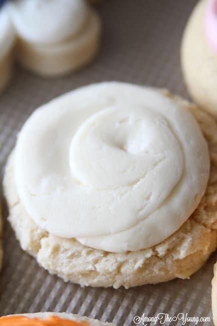 The Best Sugar Cookie in Utah featured by top Utah Foodie blog, Among the Young: image of Sweet Tooth Fairy sugar cookie