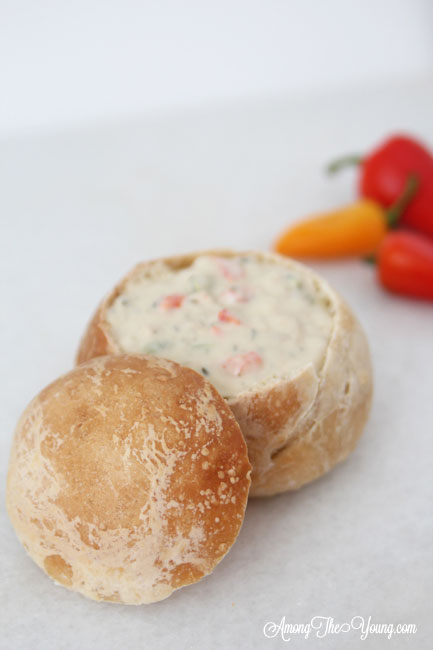 https://amongtheyoung.com/wp-content/uploads/2020/01/New-England-Clam-Chowder-breadbowl.jpg