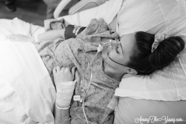 Above shot of mom wearing an oxygen mask in labor